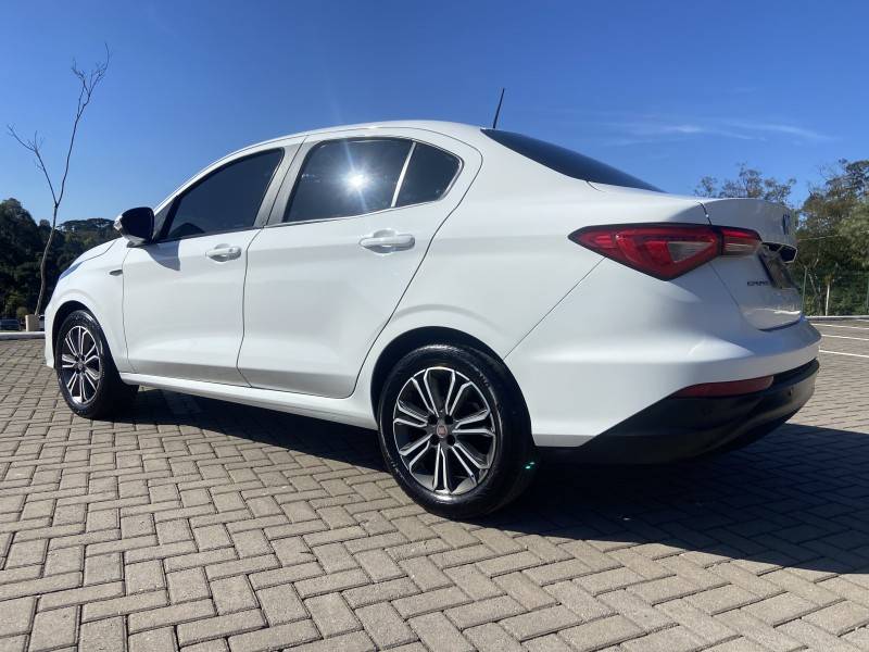 FIAT - CRONOS - 2018/2019 - Branca - R$ 64.900,00