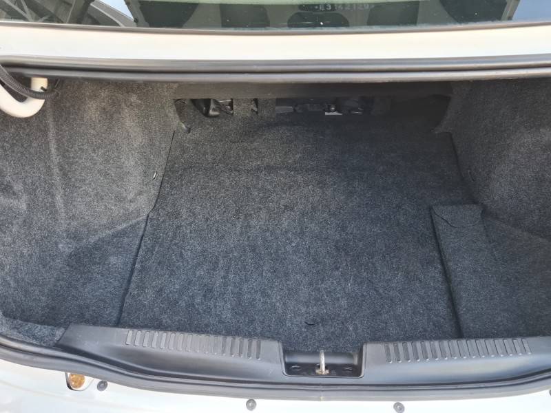 FIAT - SIENA - 2013/2014 - Branca - R$ 39.900,00