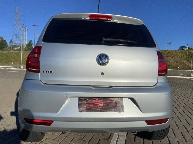 VOLKSWAGEN - FOX - 2010/2010 - Prata - R$ 28.900,00