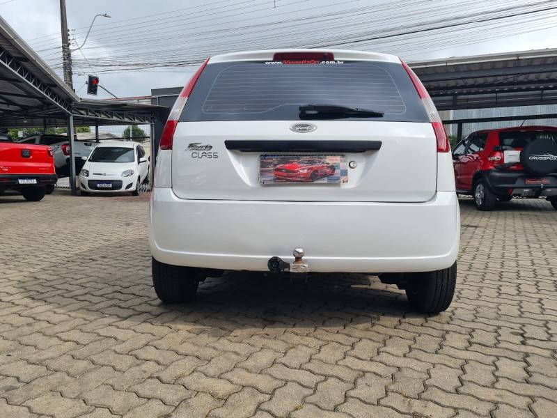 FORD - FIESTA - 2005/2005 - Branca - R$ 21.900,00