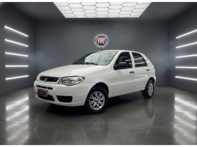 FIAT - PALIO - 2014/2015 - Branca - R$ 25.900,00