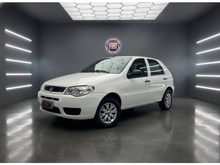 FIAT - PALIO - 2014/2015 - Branca - R$ 25.900,00