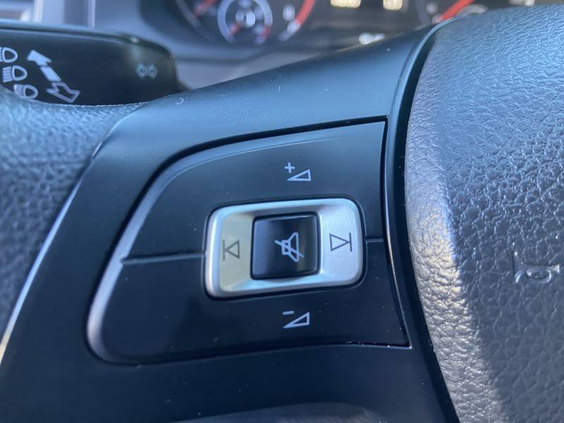 VOLKSWAGEN - POLO - 2018/2018 - Branca - R$ 59.900,00