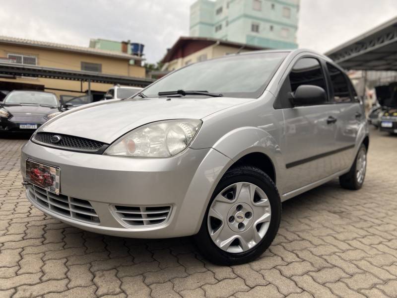 FORD - FIESTA - 2004/2004 - Prata - R$ 22.900,00