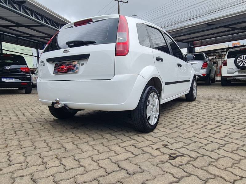 FORD - FIESTA - 2005/2005 - Branca - R$ 21.900,00