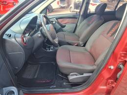 RENAULT - SANDERO - 2013/2014 - Vermelha - R$ 43.900,00