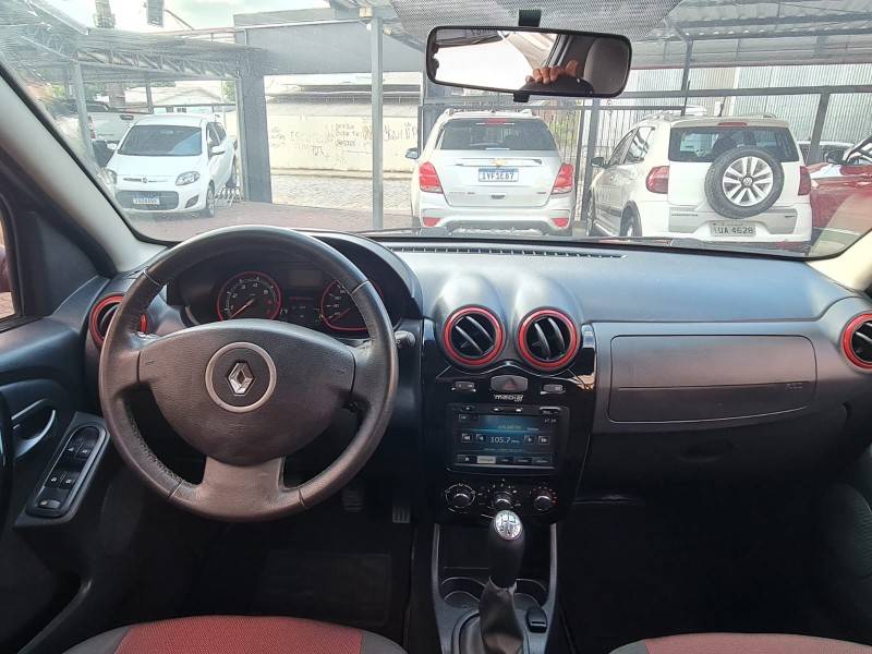 RENAULT - SANDERO - 2013/2014 - Vermelha - R$ 43.900,00