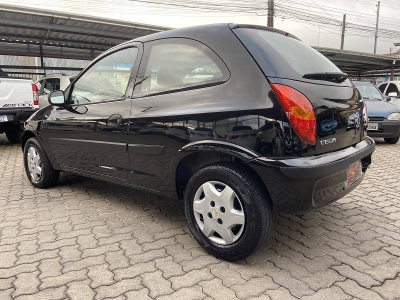 CHEVROLET - CELTA - 2003/2004 - Preta - R$ 13.900,00