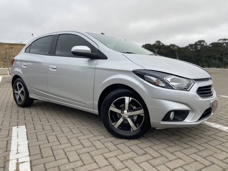 CHEVROLET - ONIX - 2017/2018 - Prata - R$ 65.900,00