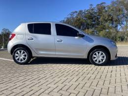 RENAULT - SANDERO - 2016/2017 - Prata - R$ 42.900,00