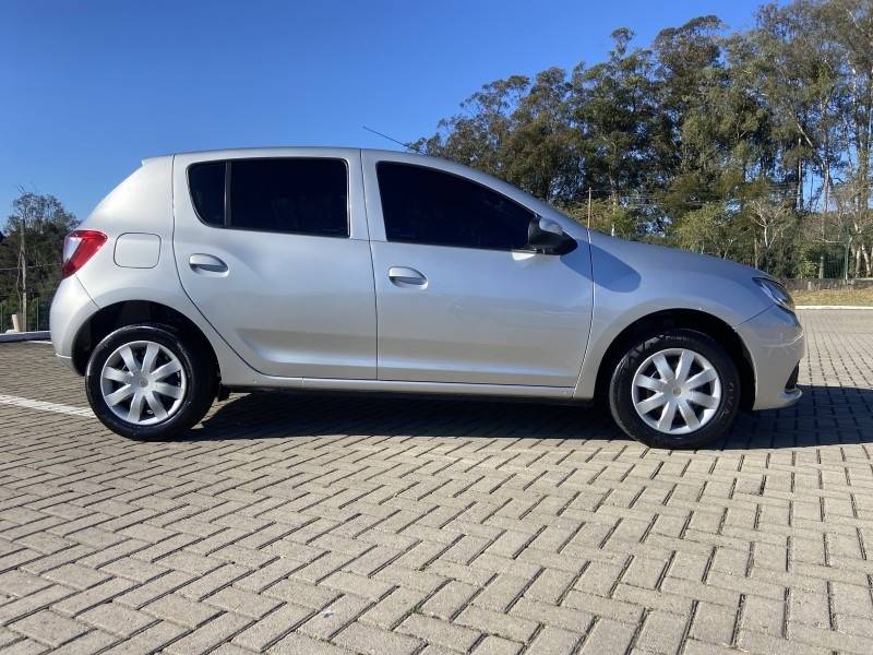 RENAULT - SANDERO - 2016/2017 - Prata - R$ 42.900,00