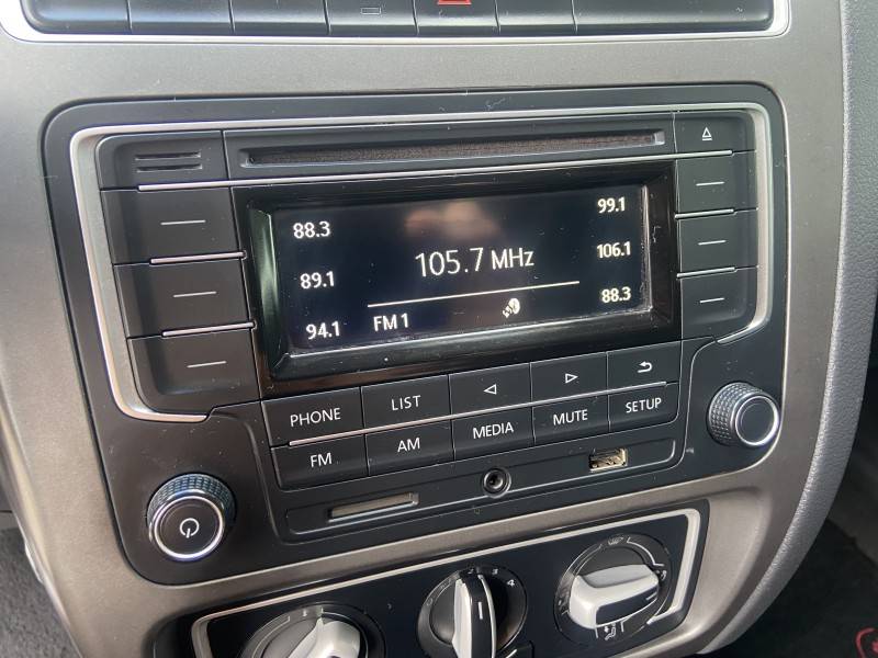 VOLKSWAGEN - FOX - 2016/2016 - Preta - R$ 46.900,00