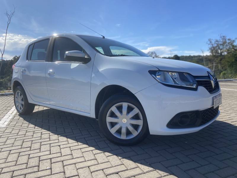 RENAULT - SANDERO - 2017/2018 - Branca - R$ 47.900,00