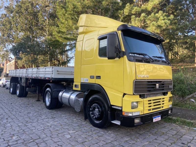 VOLVO - FH-12 - 2002/2002 - Amarela - R$ 249.900,00