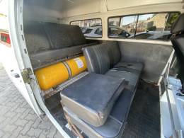 VOLKSWAGEN - KOMBI - 2004/2005 - Branca - R$ 27.900,00