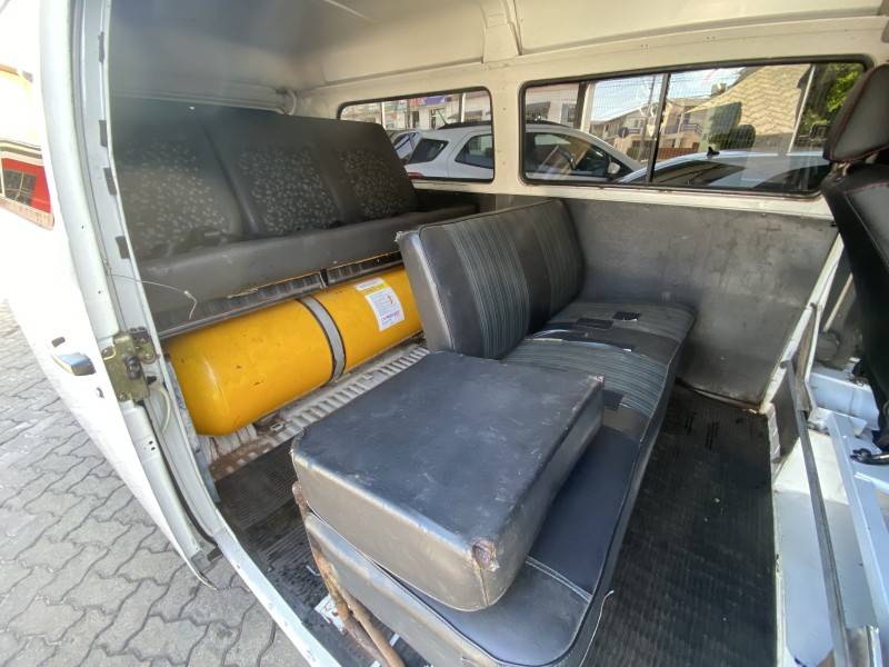 VOLKSWAGEN - KOMBI - 2004/2005 - Branca - R$ 27.900,00