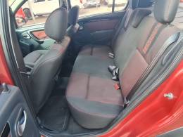 RENAULT - SANDERO - 2013/2014 - Vermelha - R$ 43.900,00