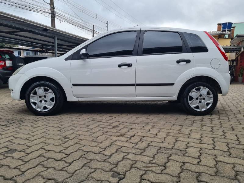 FORD - FIESTA - 2005/2005 - Branca - R$ 21.900,00
