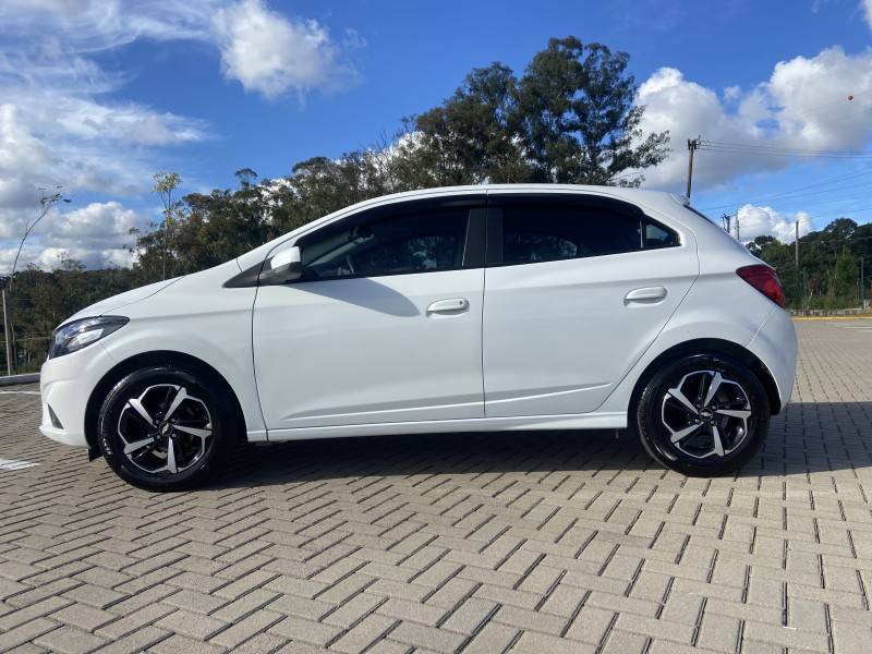 CHEVROLET - ONIX - 2017/2018 - Branca - R$ 58.900,00