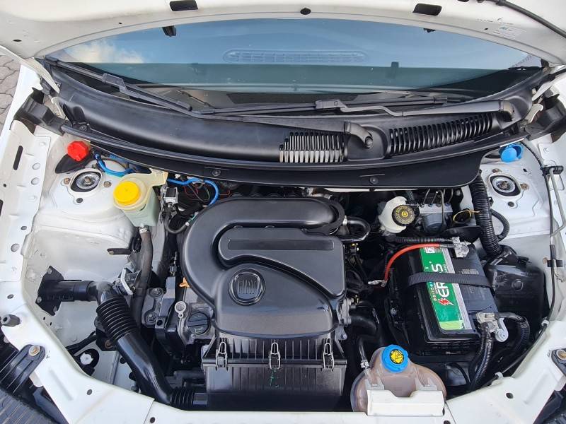 FIAT - SIENA - 2013/2014 - Branca - R$ 39.900,00