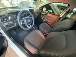 FIAT - CRONOS - 2018/2019 - Branca - R$ 64.900,00