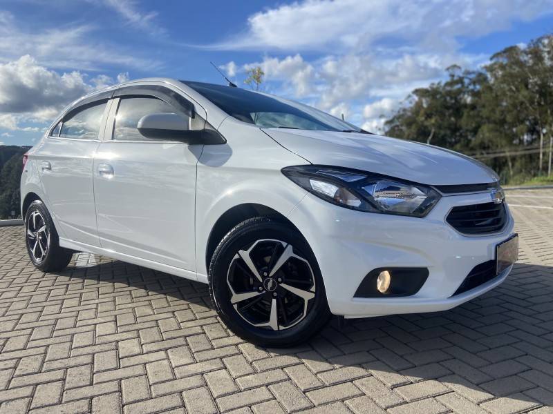 CHEVROLET - ONIX - 2017/2018 - Branca - R$ 58.900,00