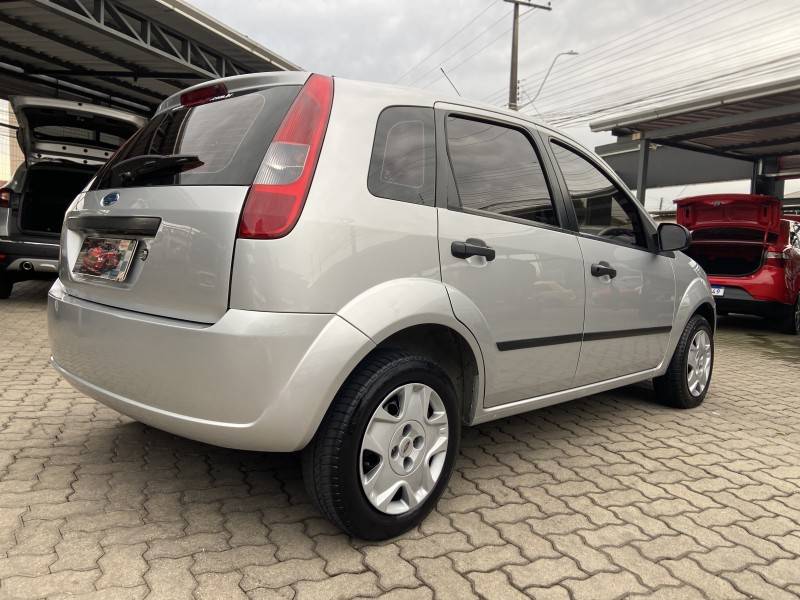 FORD - FIESTA - 2004/2004 - Prata - R$ 22.900,00