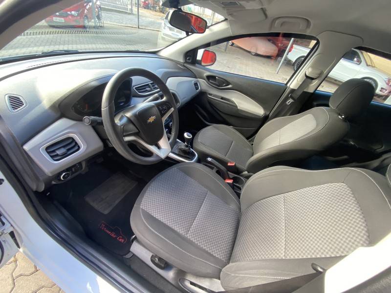 CHEVROLET - ONIX - 2017/2018 - Branca - R$ 58.900,00