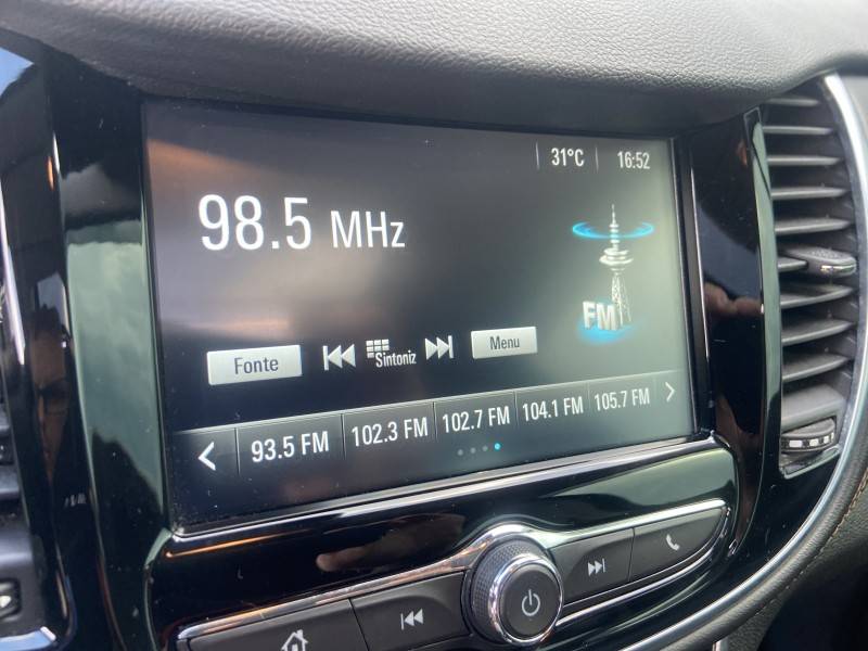 CHEVROLET - TRACKER - 2017/2018 - Prata - R$ 86.900,00