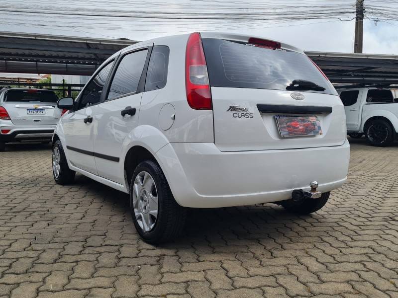 FORD - FIESTA - 2005/2005 - Branca - R$ 21.900,00